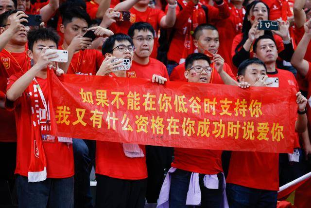 伯恩茅斯中场斯科特因伤缺席数周，主帅呼吁理解
